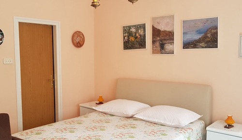 Estudio (Studio with Garden)