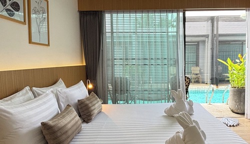 Habitación Deluxe doble, acceso a la piscina