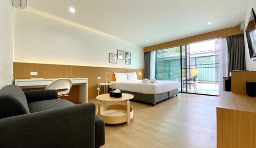 Habitación Deluxe doble, acceso a la piscina
