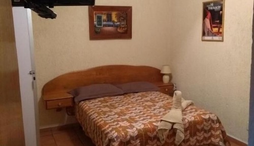 Habitación básica con 1 cama doble o 2 individuales