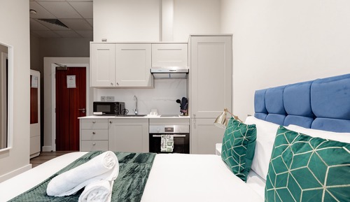 Estudio Deluxe, baño privado, vistas a la ciudad