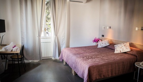 Habitación superior con 1 cama doble o 2 individuales
