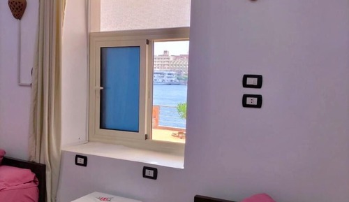 Habitación triple, vistas al río