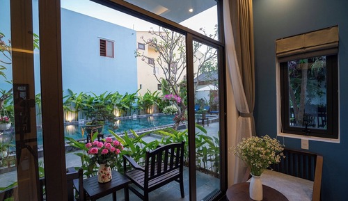 Habitación triple, vistas a la piscina