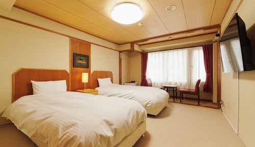 Habitación básica con 2 camas individuales