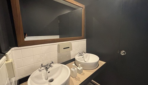 Dormitorio compartido económico, solo para hombres, no fumadores, vistas a la ciudad