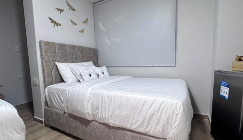 Habitación clásica con 1 cama doble o 2 individuales, vistas a la ciudad