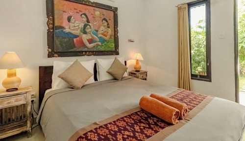 Habitación básica, baño compartido, vistas al jardín