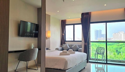 Deluxe King Room with Balcony