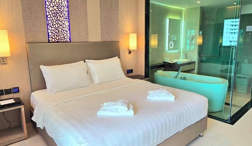 Grand Family Suite with Balcony