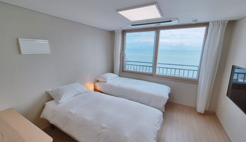 Habitación clásica con 2 camas individuales, vistas al mar