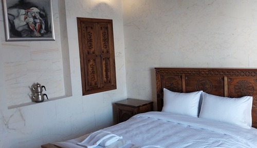 Habitación estándar con 1 cama doble o 2 individuales, vistas a la ciudad