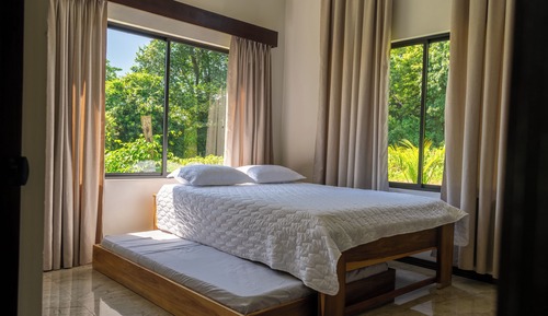 Villa familiar, piscina privada, vistas al jardín