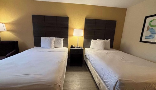 Suite estándar, 2 camas dobles, no fumadores