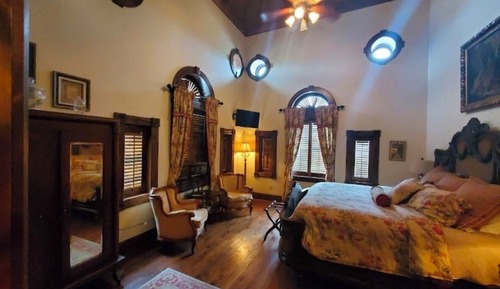 No. 2, The Swan Room