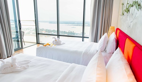 Executive Suite Twin Room, River View