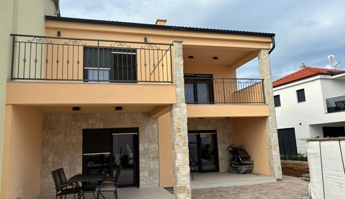 Casa (Holiday House 2)