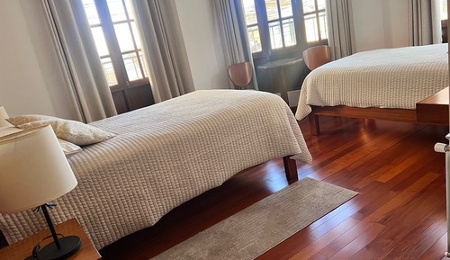 Habitación económica con 2 camas individuales, vistas a la ciudad