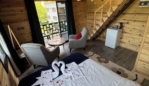 Deluxe Duplex, Mountain View