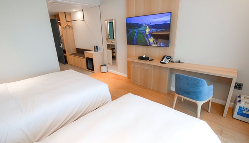 Deluxe Double and Single Window Seat, Ocean View