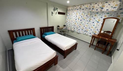 Habitación con 2 camas individuales, vistas a la ciudad