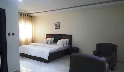 Habitación económica, balcón, vistas a la ciudad