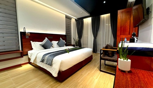 Habitación Deluxe con 1 cama doble o 2 individuales, balcón, vistas a la ciudad