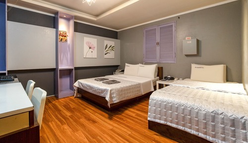 Habitación con 2 camas individuales