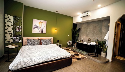 Estudio superior, 1 habitación, cocina, vistas a la ciudad