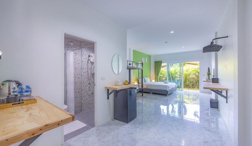 Habitación familiar doble, varias camas, vistas al jardín