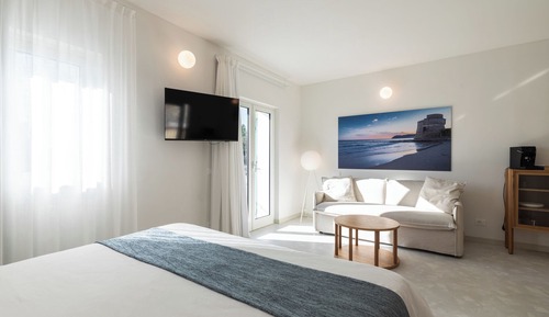 Apartamento, balcón, vistas parciales al mar