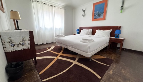 Habitación estándar con 1 cama doble o 2 individuales, vistas a la ciudad