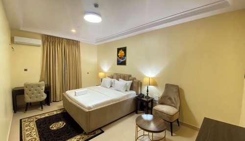 Habitación clásica doble, 1 cama de matrimonio grande, baño privado, vistas a la ciudad