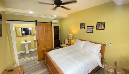 Habitación (Hemingway's Hideout)