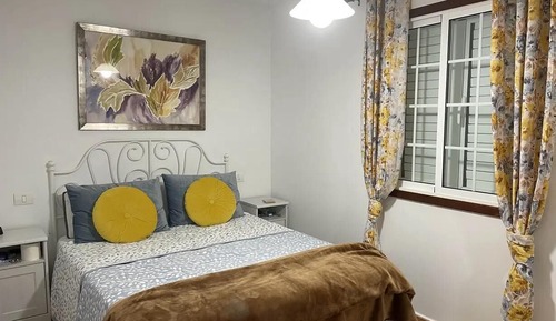 Casa familiar, 3 habitaciones, vistas parciales al mar