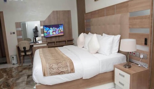 Habitación económica, balcón, vistas a la ciudad