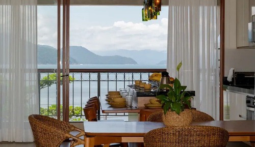 Apartamento panorámico, balcón, vistas al mar