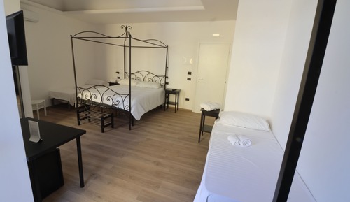 Habitación estándar con 1 cama doble o 2 individuales
