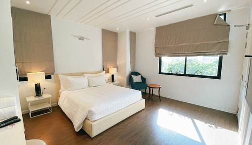 Villa sénior, 4 habitaciones, piscina privada, vistas al patio