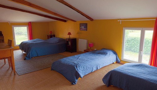 Habitación cuádruple, varias camas, vistas al jardín (Autan)