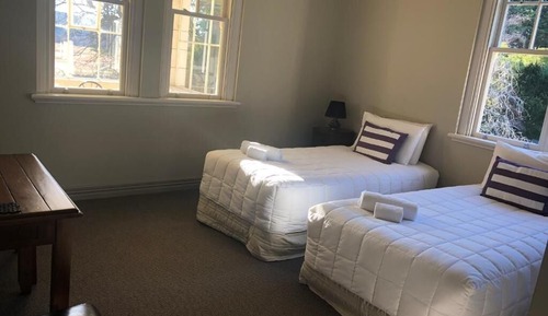Habitación estándar con 1 cama doble o 2 individuales, vistas al jardín