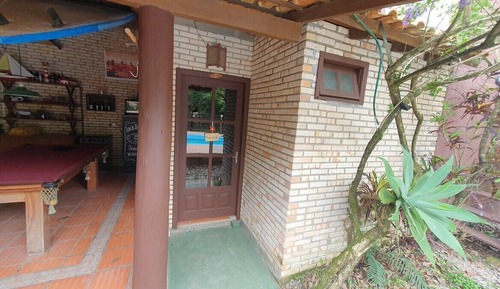 Habitación cuádruple económica, varias camas, vistas a la piscina, junto a la piscina