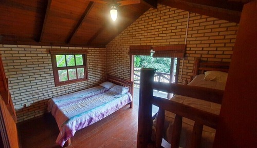 Casa familiar, balcón, vistas al patio