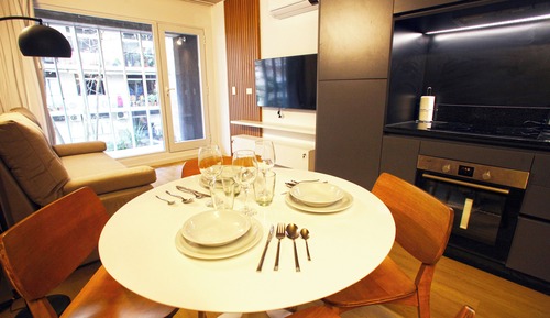 Apartamento básico, balcón, vistas a la ciudad