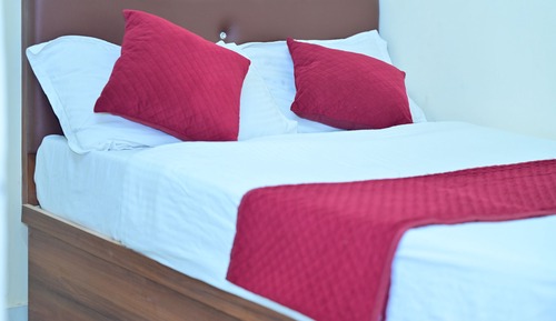 Habitación Confort con 1 cama doble o 2 individuales, balcón, vistas a la ciudad