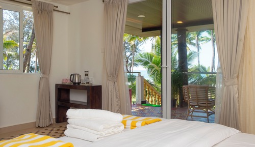 Habitación de lujo doble, 1 cama de matrimonio grande, vistas parciales al mar