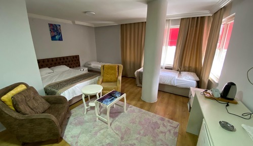 Habitación triple básica, balcón, vistas a la ciudad