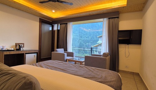 Habitación superior, balcón, vistas a la montaña