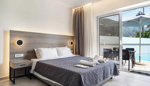 Suite junior, vistas a la piscina