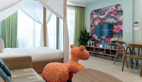 Apartamento económico, 1 cama de matrimonio con sofá cama, balcón, vistas parciales al mar